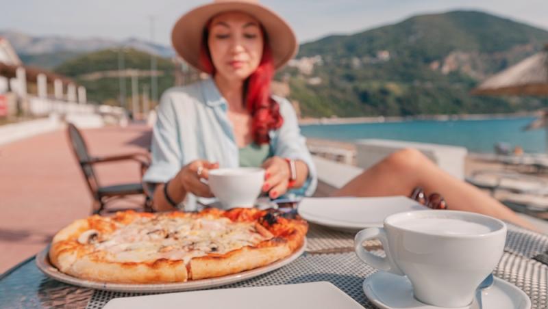 Meniul zilei cu 50 de lei pe litoral. Ce a primit, de fapt, un turist flămând