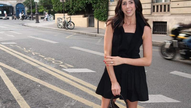 O femeie a devenit ținta criticilor, după ce și-a pregătit o salată în avion. Ce i-a nemulțumit pe călători, dar și pe internauți