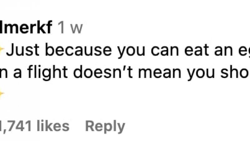 O femeie a devenit ținta criticilor, după ce și-a pregătit o salată în avion. Ce i-a nemulțumit pe călători, dar și pe internauți