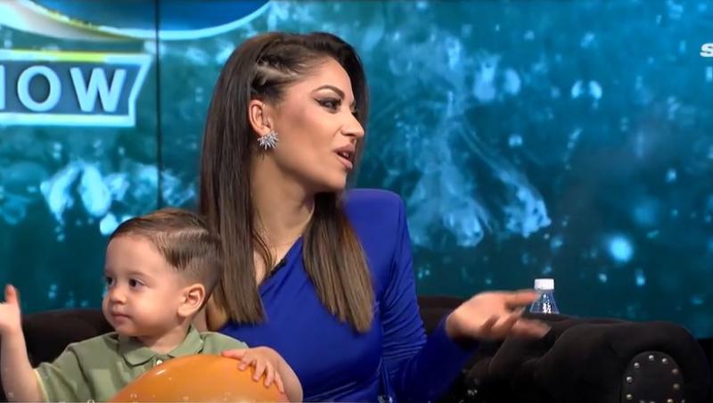 Ameri Nasrin, prima apariție alături de băiețelul ei la TV. Momentul în care micuțul a pornit o bătaie cu baloane cu mămica lui