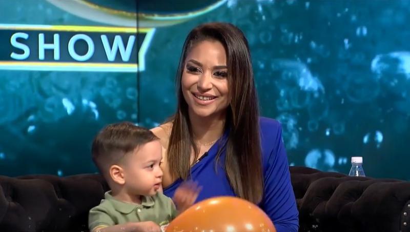 Ameri Nasrin, prima apariție alături de băiețelul ei la TV. Momentul în care micuțul a pornit o bătaie cu baloane cu mămica lui