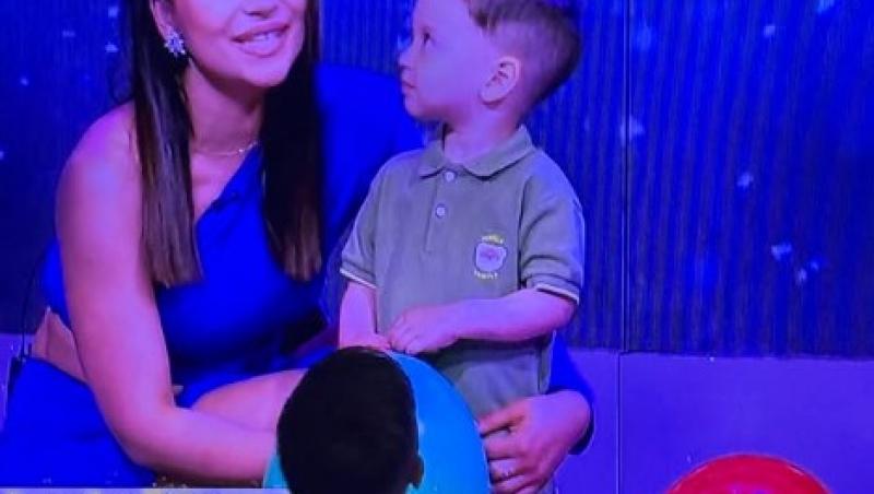 Ameri Nasrin, prima apariție alături de băiețelul ei la TV. Momentul în care micuțul a pornit o bătaie cu baloane cu mămica lui