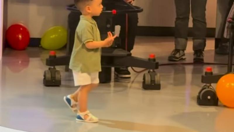 Ameri Nasrin, prima apariție alături de băiețelul ei la TV. Momentul în care micuțul a pornit o bătaie cu baloane cu mămica lui