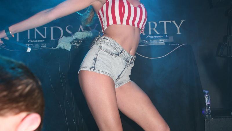 Alexandra Stan, ipostaza adorabilă cu ea de când era mică. Imaginile i-au topit pe fani: „Ai aceeași față!”