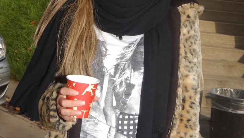 Alexandra Stan, ipostaza adorabilă cu ea de când era mică. Imaginile i-au topit pe fani: „Ai aceeași față!”