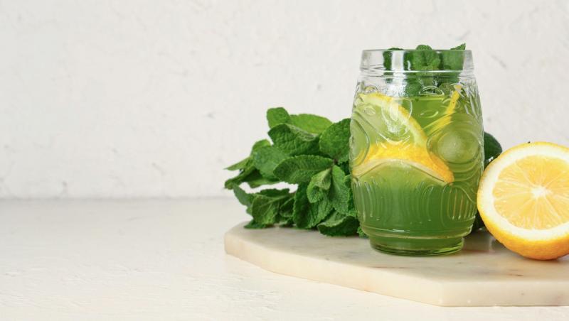 Cum se face cea mai bună rețetă de limonadă cu mentă! Secretul folosit de restaurante și terase pentru un plus de savoare