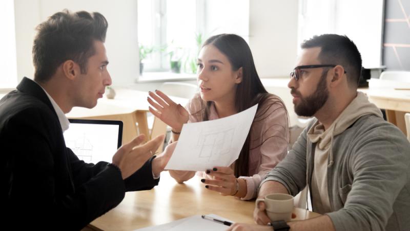 (P) Proiecte imobiliare întârziate în 2025 – ce drepturi au clienții și cum să le protejeze