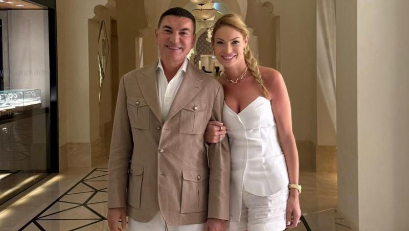 Cristi Borcea alături de Valentina Pelinel, ambii îmbrăcați elegant