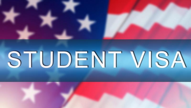 Aprobabrea cererii vizei pentru studenți în Statele Unite ale Americii, condiționată de postările pe rețelele de socializare 