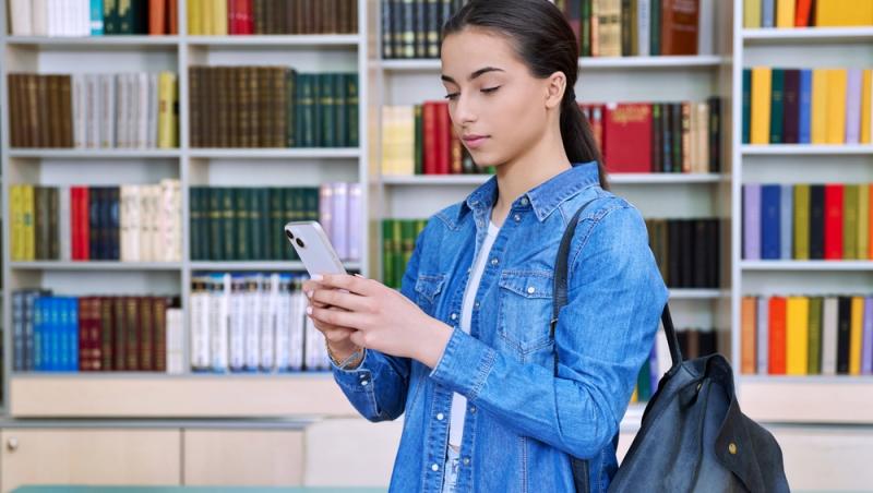 Aprobabrea cererii vizei pentru studenți în Statele Unite ale Americii, condiționată de postările pe rețelele de socializare 