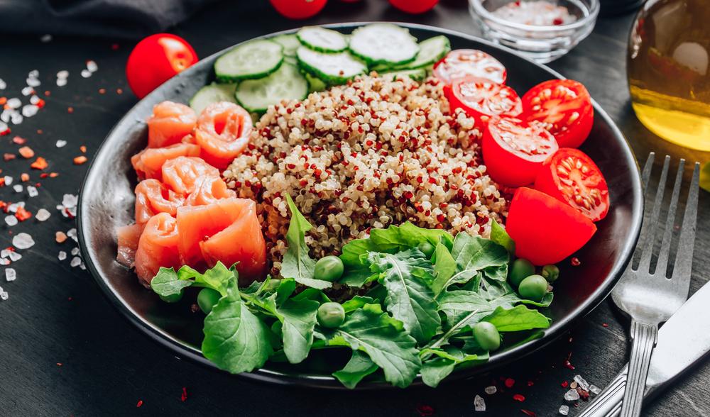 Bol cu ​​somon quinoa