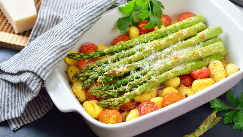 Sparanghel la cuptor. 6 rețete delicioase și ușoare