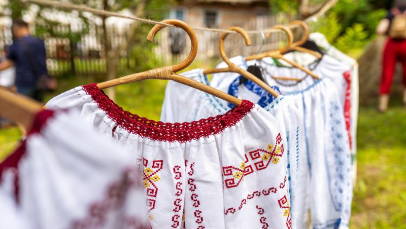 Ziua Universală a Iei. Cum este celebrată în toată țara cămașa tradițională pe 24 iunie