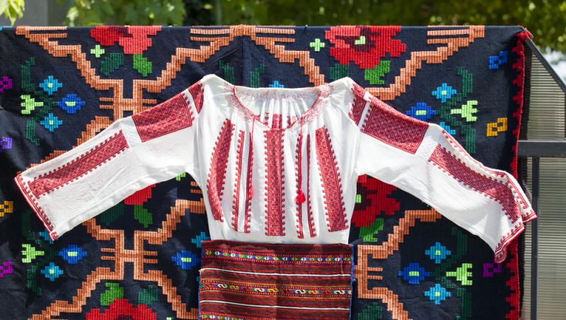 Ziua Universală a Iei. Cum este celebrată în toată țara cămașa tradițională pe 24 iunie