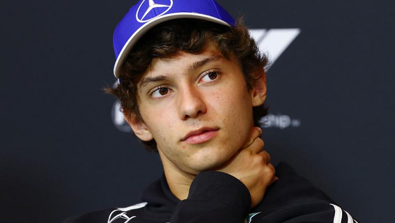 Andrea Kimi Antonelli și-a făcut mama mândră. Cum s-a pozat pilotul Mercedes după terminarea examenelor