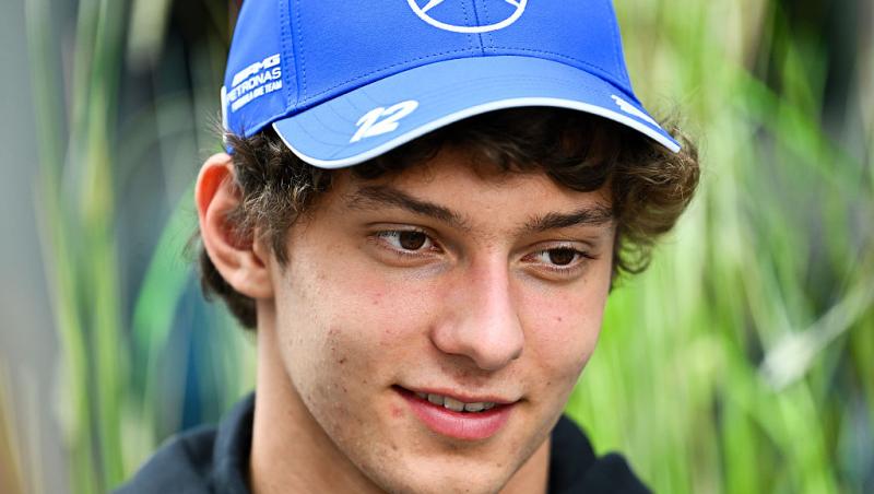 Andrea Kimi Antonelli și-a făcut mama mândră. Cum s-a pozat pilotul Mercedes după terminarea examenelor