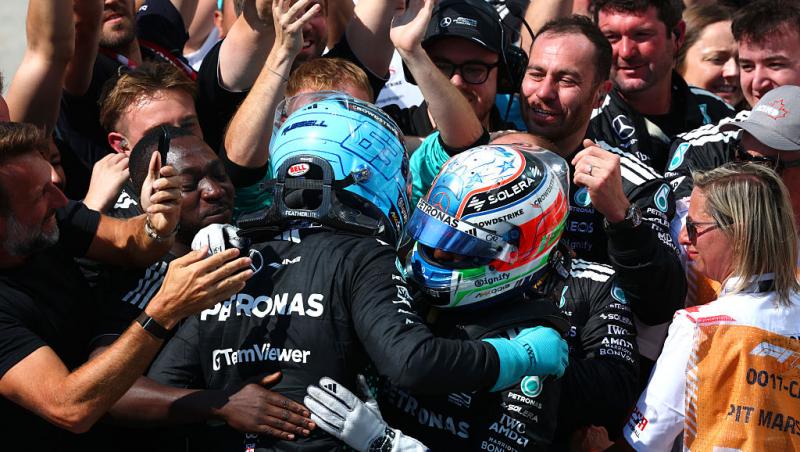 Andrea Kimi Antonelli și-a făcut mama mândră. Cum s-a pozat pilotul Mercedes după terminarea examenelor