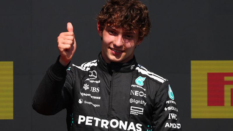 Andrea Kimi Antonelli și-a făcut mama mândră. Cum s-a pozat pilotul Mercedes după terminarea examenelor