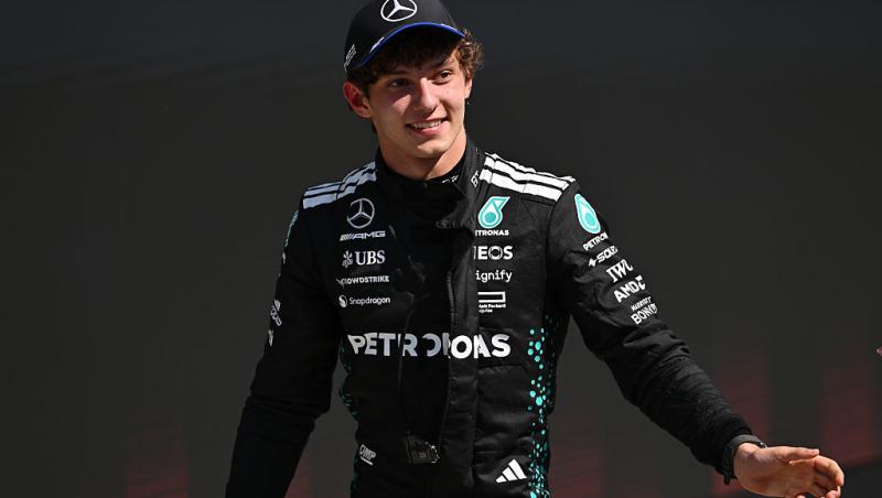 Andrea Kimi Antonelli și-a făcut mama mândră. Cum s-a pozat pilotul Mercedes după terminarea examenelor