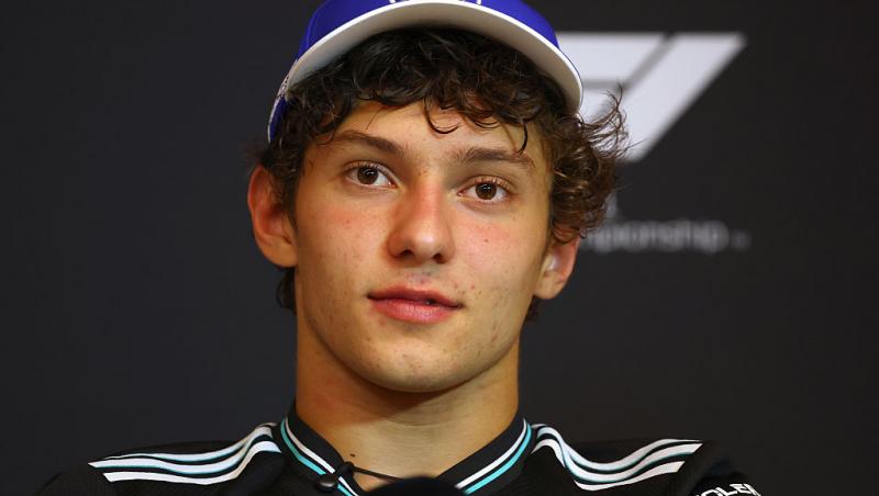 Andrea Kimi Antonelli și-a făcut mama mândră. Cum s-a pozat pilotul Mercedes după terminarea examenelor