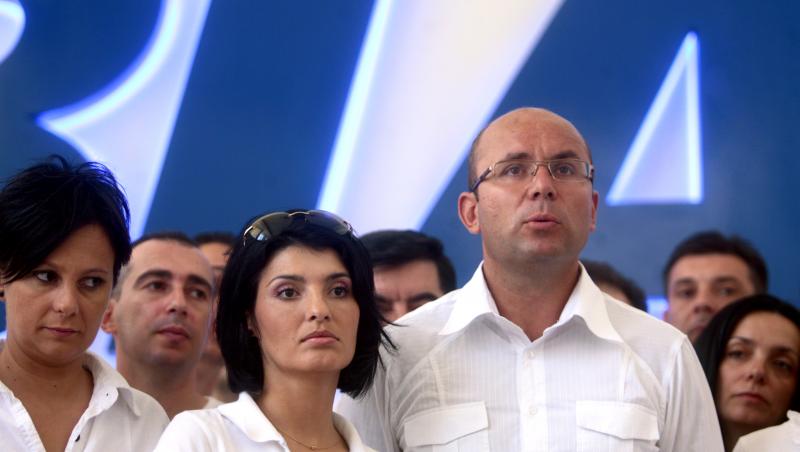 Nicușor Dan se căsătorește. Când ar fi decis președintele să facă nunta cu Mirabela Grădinaru