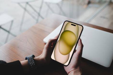 Noua metodă de fraudă online în numele unui retailer de încredere. Iphone Pro 15 vândut cu 49 lei. Ce s-a întâmplat, de fapt