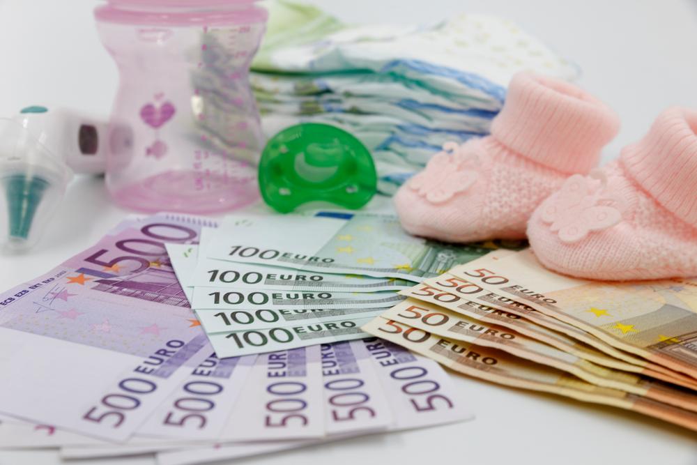 C&acirc;t te costă un bebeluș pe lună. Cheltuieli pe &icirc;nțelesul proaspeților părinți