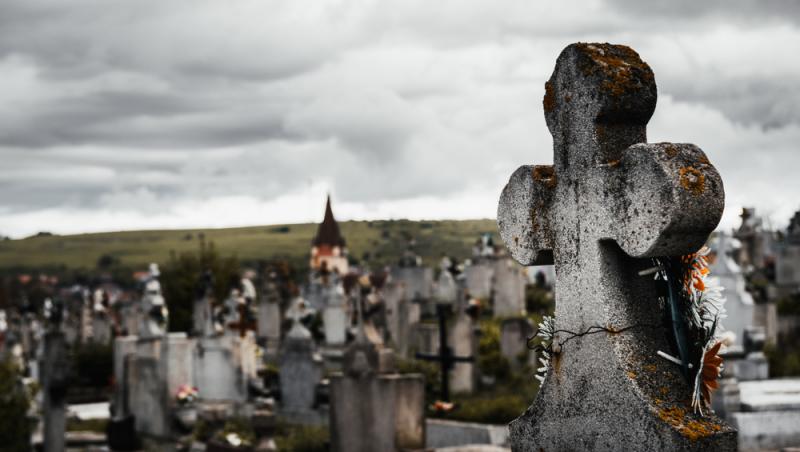 Înmormântările eco, tot mai populare decât cele tradiționale. Ce presupun și cât costă