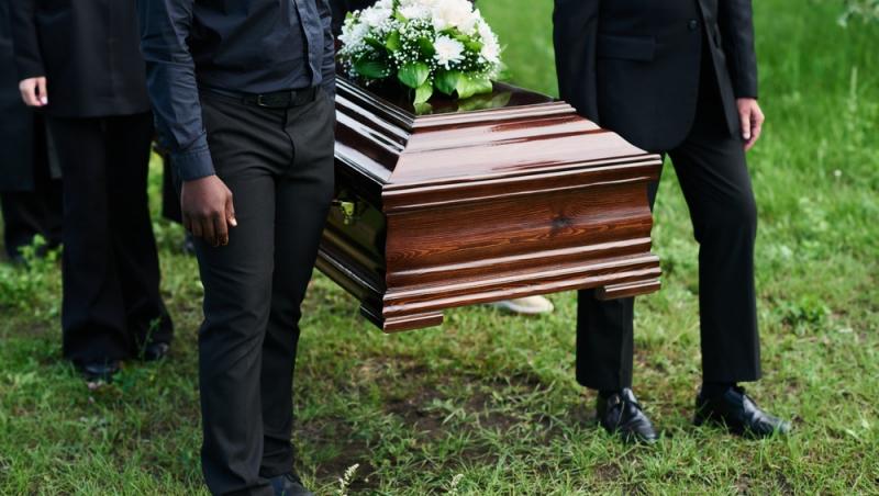 Înmormântările eco, tot mai populare decât cele tradiționale. Ce presupun și cât costă