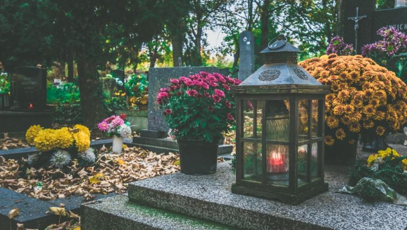 Înmormântările eco, tot mai populare decât cele tradiționale. Ce presupun și cât costă