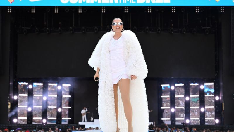 Jessie J a învins cancerul la sân după mastectomie: „A dispărut tot!”. Cum s-a filmat pe patul de spital