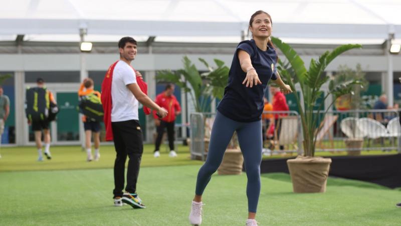 Carlos Alcaraz petrecând timp alături de Emma Răducanu