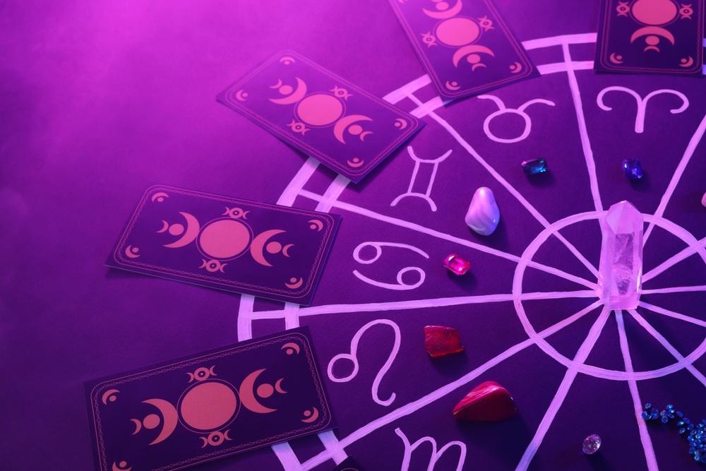 Cum va fi luna iulie pentru fiecare zodie conform cărților de tarot. Ce evenimente le așteaptă