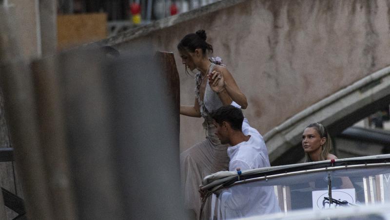 Vittoria Ceretti, iubita lui Leonardo DiCaprio, a atras toate privirile la Veneția înaintea nunții lui Jeff Bezos cu Lauren