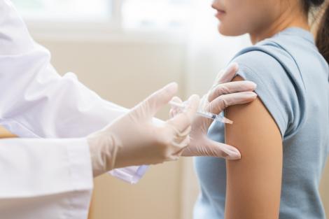 Tot ce trebuie să știi despre vaccinul HPV. Care sunt beneficiile lui, eficiența și efectele adverse