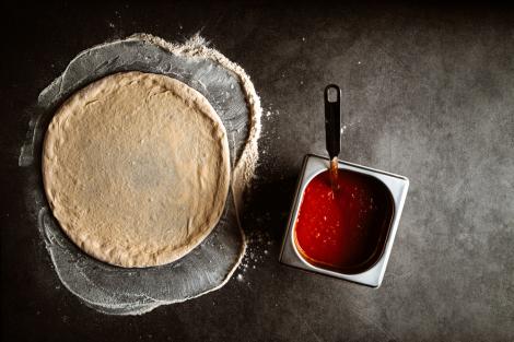 Cum faci aluat de pizza cu drojdie uscată. Ingredientele simple