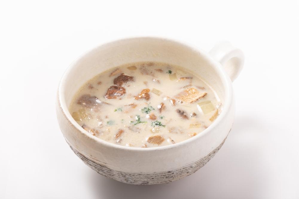 Ciorba de burtă falsă de soia într-un bol alb