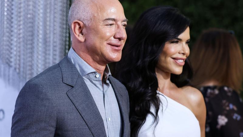 Primele imagini cu rochia de mireasă a soției lui Jeff Bezos. Lauren Sánchez și fondatorul Amazon au radiat la „nunta secolului”