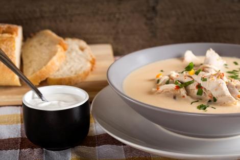 Ciorbă rădăuţeană - reţeta originală. Ce ingrediente o fac extrem de gustoasă