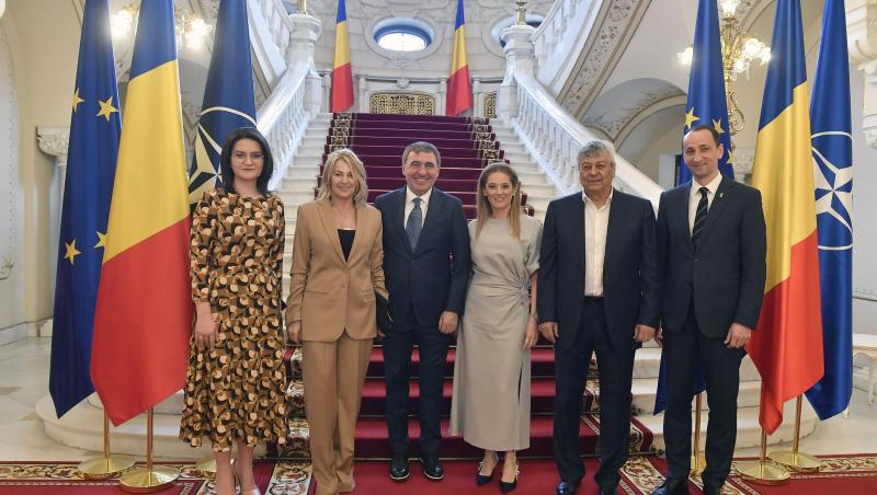 Cum s-au îmbrăcat Gheorghe și Marilena Hagi la cununia religioasă a fiicei lor. Soacra mică, apariție demnă de covorul roșu