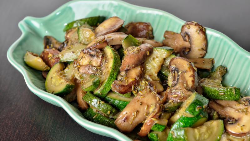 Salate de post consistente. 6 idei de rețete