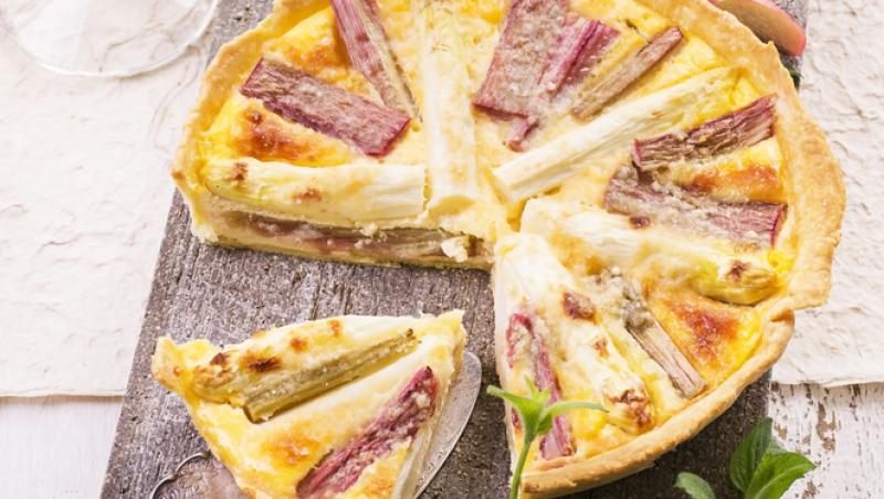 Rețete delicioase cu rubarbă. Cum o poți integra în mâncare și prăjituri