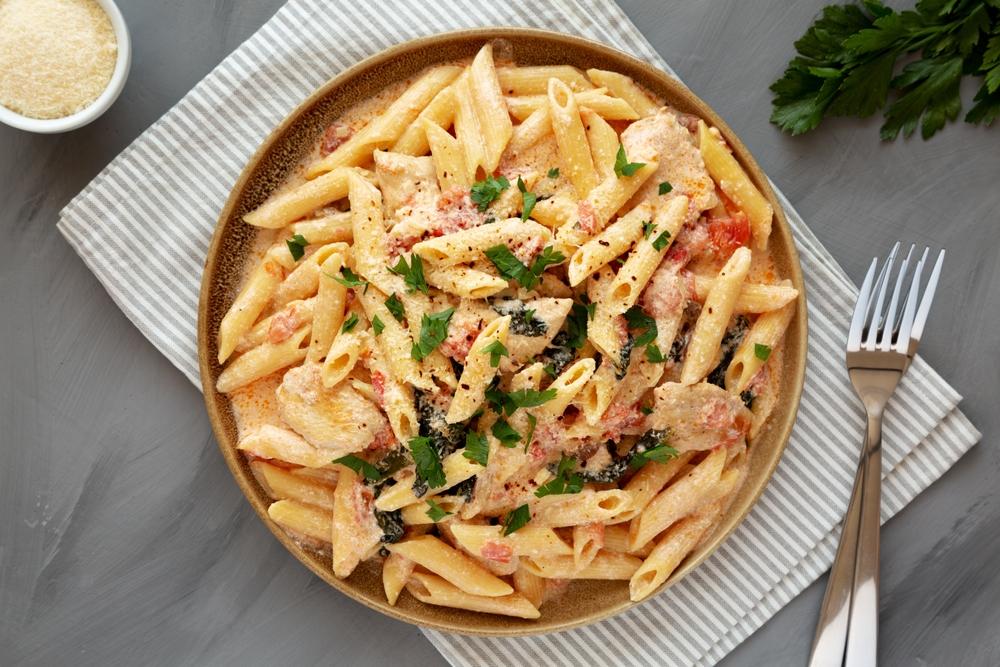 Penne cu piept de pui. Rețeta rapidă pentru o masă delicioasă
