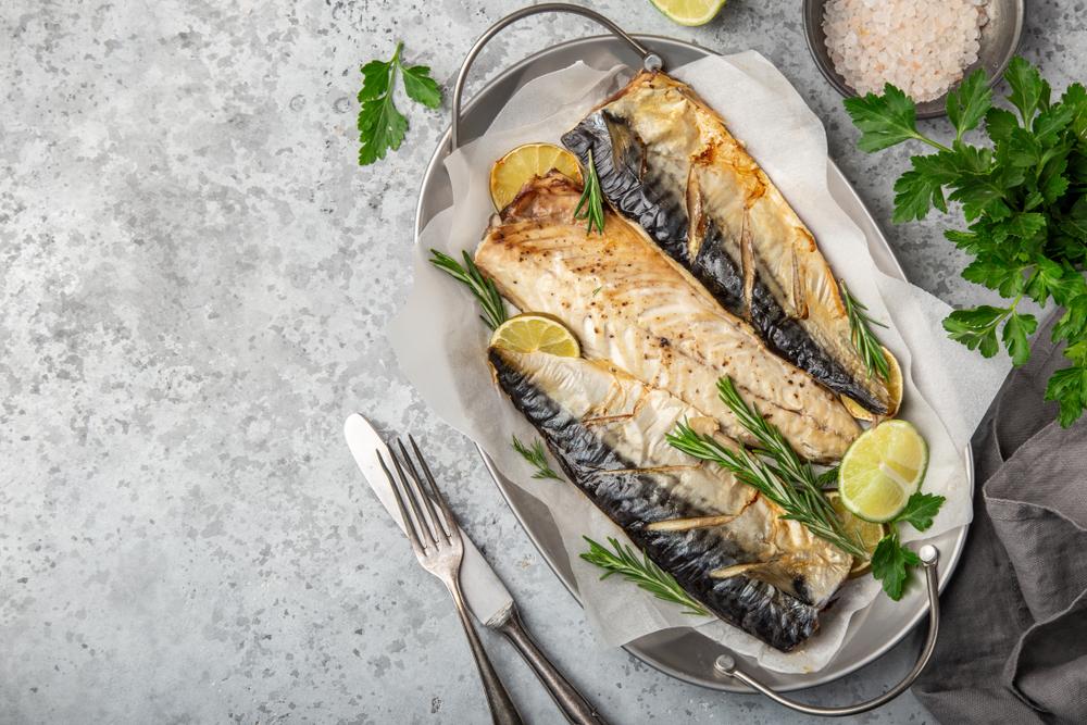Rețetă simplă de pește marinat la cuptor. Ce să adaugi pentru un gust aparte