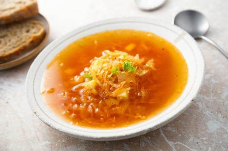 Rețetă de supă de varză. E recomandată la dietă