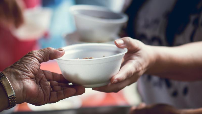 Ce obiecte se dau de pomană de Moșii de vară 2025. Cele mai cunoscute obiceiuri de Sâmbata Morților