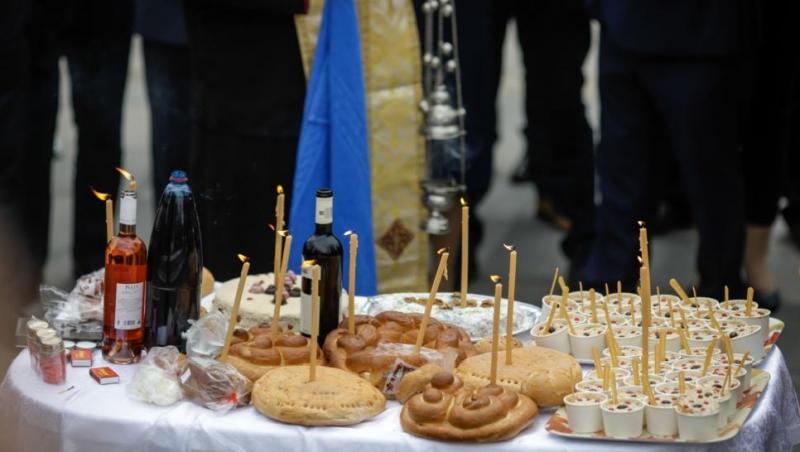 Ce obiecte se dau de pomană de Moșii de vară 2025. Cele mai cunoscute obiceiuri de Sâmbata Morților