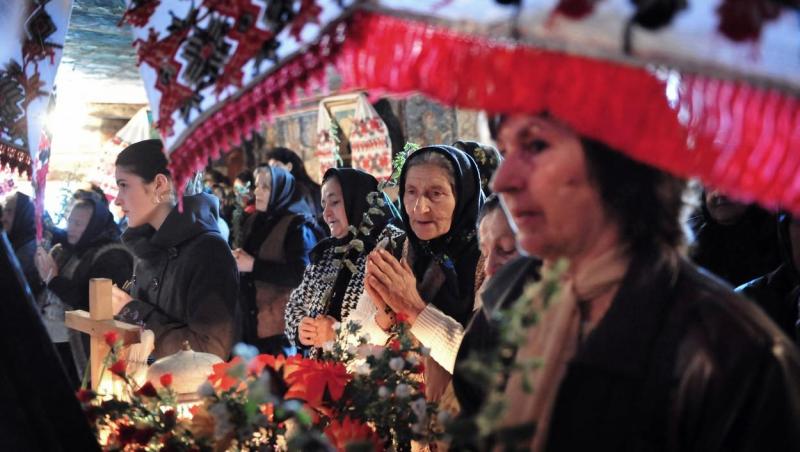 Ce obiecte se dau de pomană de Moșii de vară 2025. Cele mai cunoscute obiceiuri de Sâmbata Morților