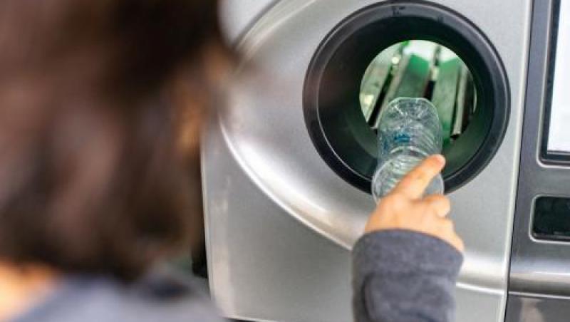 Cum a reușit un bărbat din Chitila să scoată peste 700.000 lei cu o singură sticlă returnată. A „fentat” aparatele