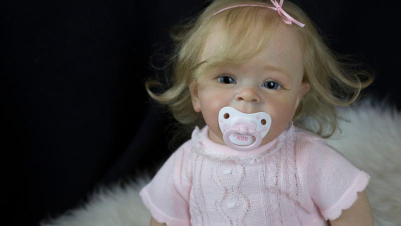 De la terapie la afacere. Păpușile „reborn” au creat controverse la nivel mondial. Ce spun oamenii despre acest fenomen